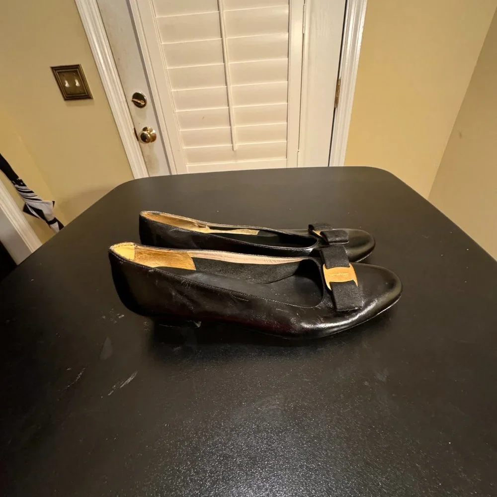 Salvatore Ferragamo size 8.5 AA black shoes
